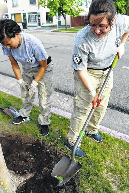Plain City duo home for the holidays after nearly a year in AmeriCorps