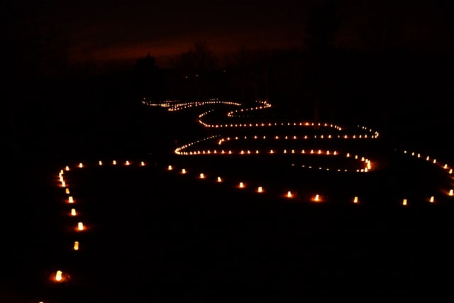 Hundreds gather to light Serpent Mound in Peebles